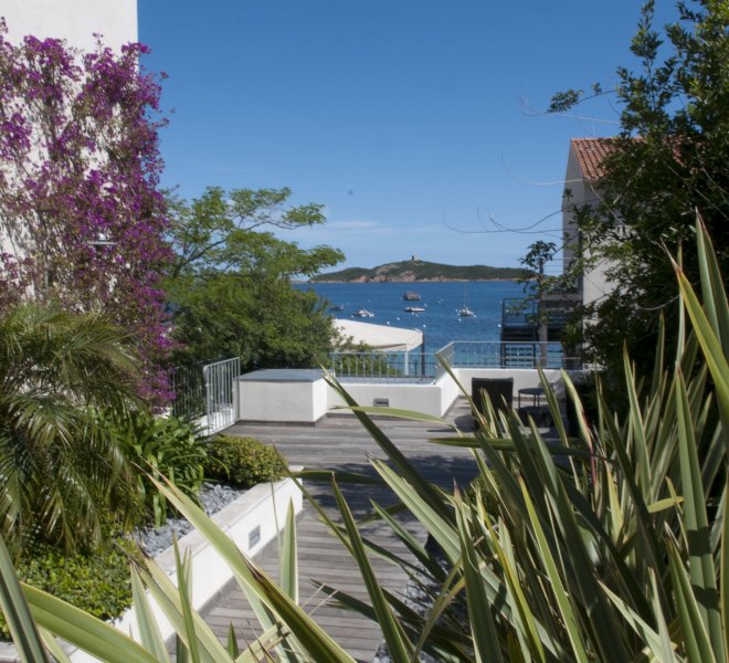 Terrasse vue mer résidence à porto-vecchio en corse hotel luxe le pinarello