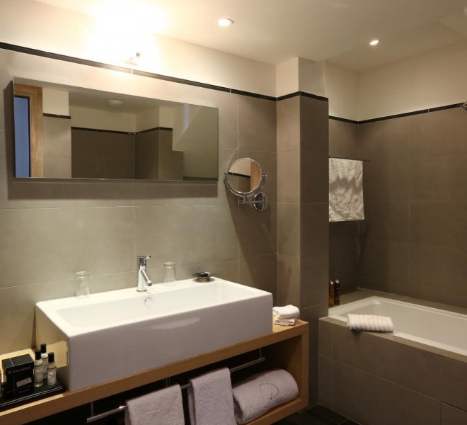 residence-suite-duplex-benedettu-hotel-spa-luxe-le-pinarello-corse-du-sud-salle-de-bain-baignoire