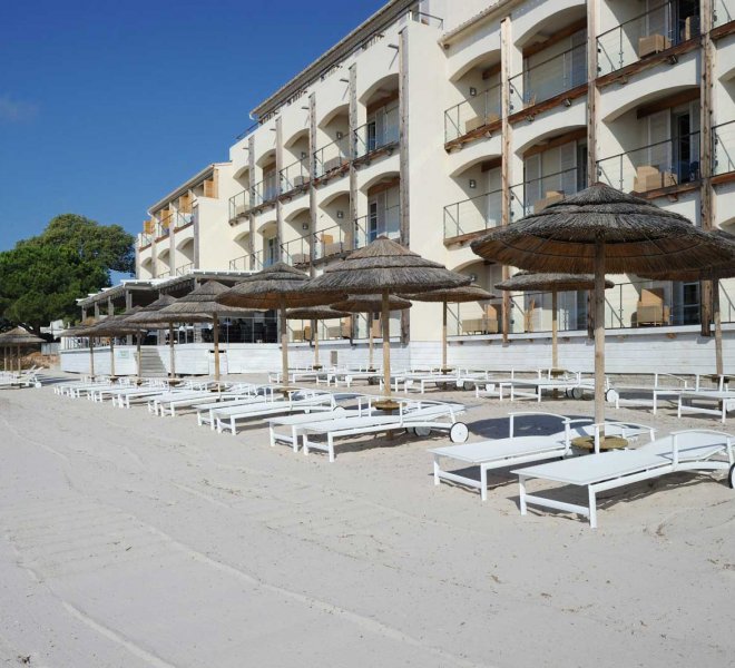 plage aménagée hôtel luxe en Corse du sud pinarello