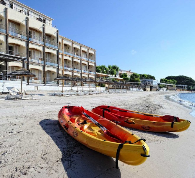 plage de l'hôtel Le Pinarello en Corse du sud