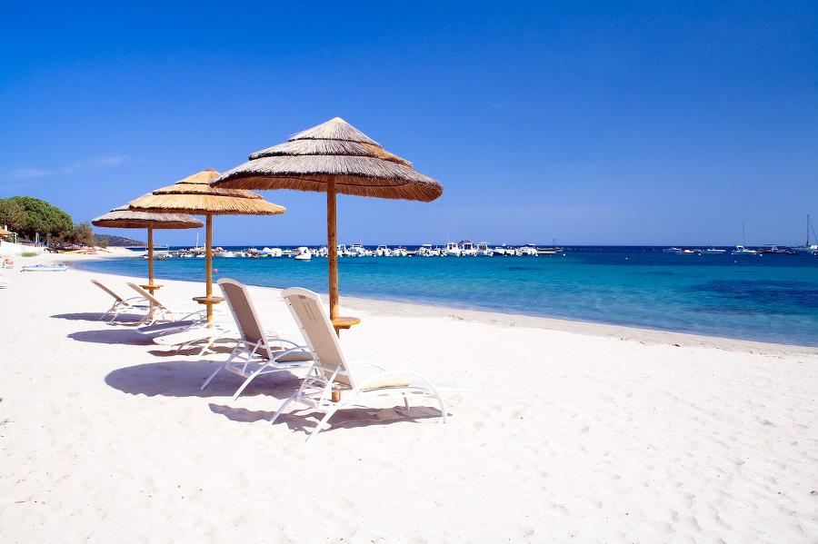 La plage aménagée de l'hôtel Le Pinarello Porto-Vecchio