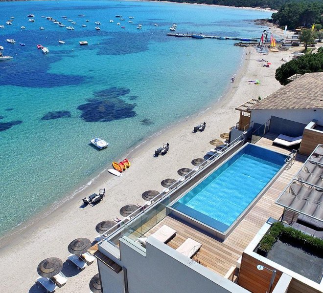 piscine sur le toit hôtel spa Le Pinarello à Porto-Vecchio en Corse