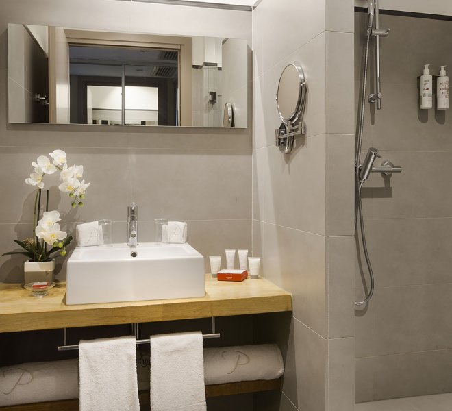 Fautéa standard room bathroom